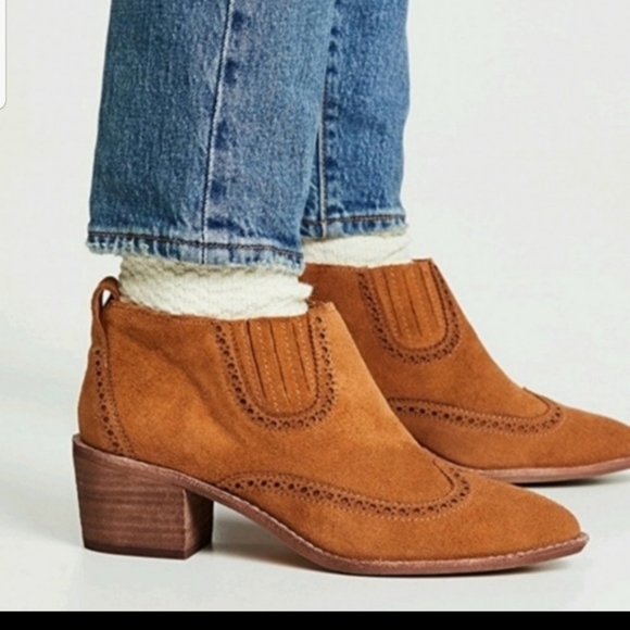 Madewell Shoes - Madewell Grayson Brogue Chelsea Western Ankle Boots